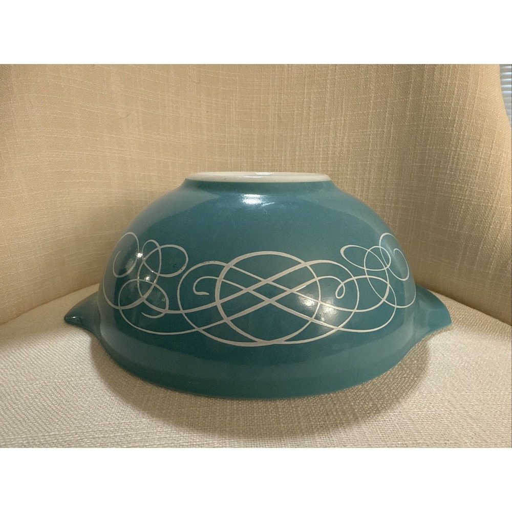 Vntg‎ Pyrex Promotional Turquoise Scroll Cinderella Bowl 2 1/2 QT 443 USA